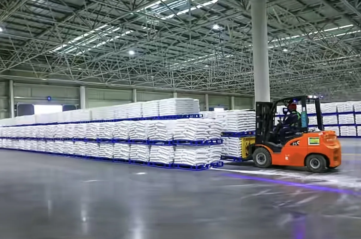 Palletised and stretch-wrapped 25 kg PP/PE bags of sodium bicarbonate stacked in the finished goods warehouse